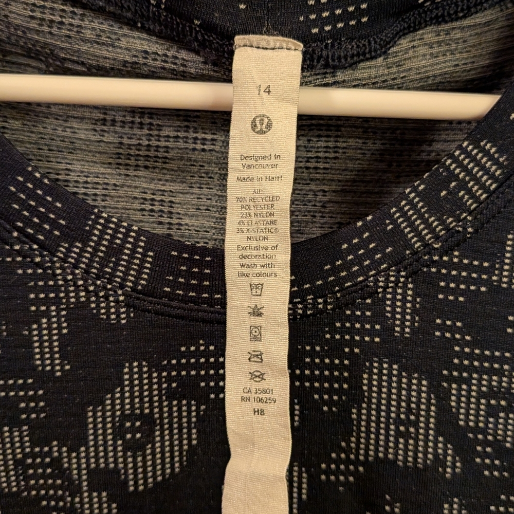Lululemon Swiftly Tech Short Sleeve Shirt 2.0 Dappled Floral True Navy/Ocean Air - Picture 4 of 4